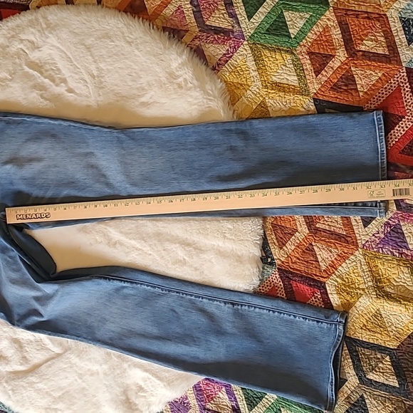 Land's End Mid Rise Demi Boot Cut Light Wash Denim Blue Jeans Size 10 - Picture 11 of 16